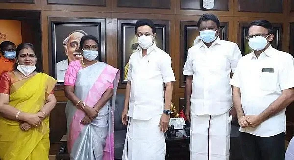 தி.மு.க-வில் இணைந்த புவனேஸ்வரி, வசந்தி முருகேசன்