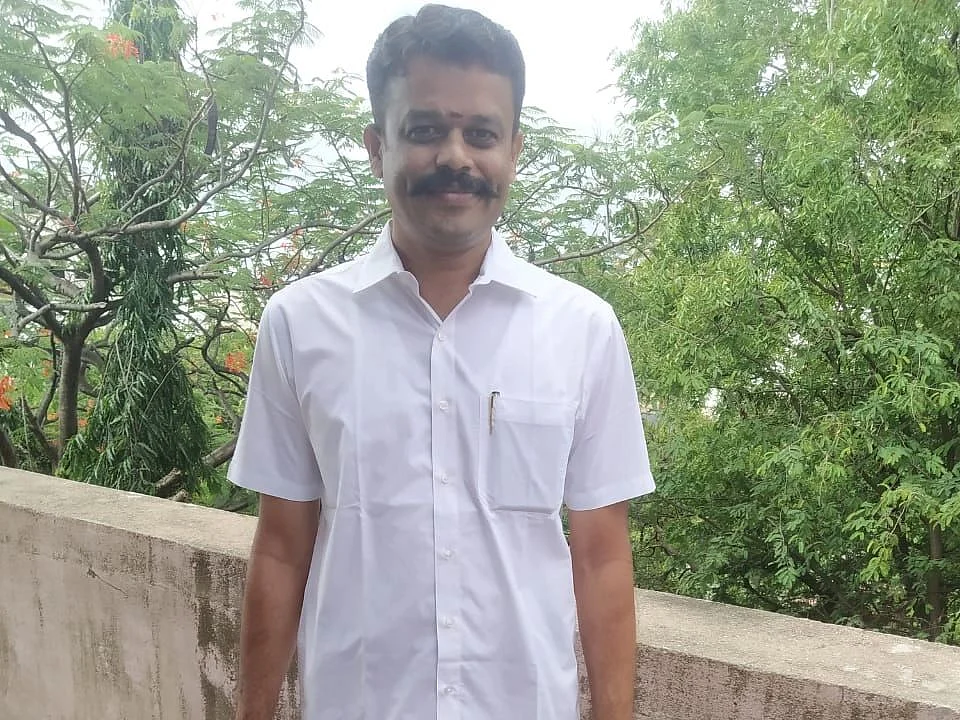 ஈமு கோழி மோசடி வழக்கில் 10 ஆண்டு சிறை; சிரித்துக் கொண்டே தீர்ப்பை ஏற்ற யுவராஜ்!