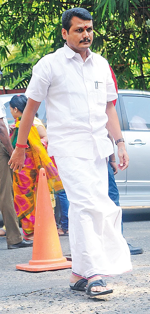 செந்தில் பாலாஜிக்கு செக்! வளைக்கும் வழக்குகள்