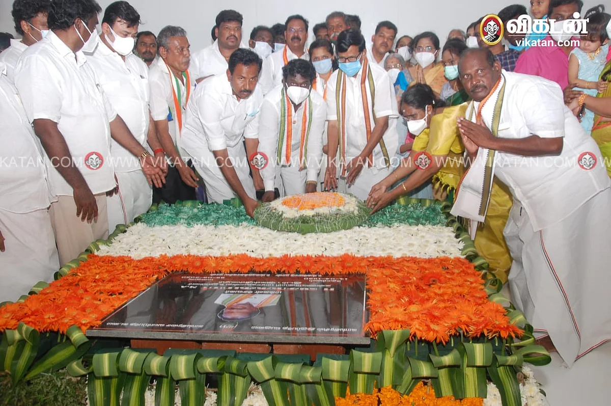 வசந்தகுமார் நினைவிடத்தில் அஞ்சலி