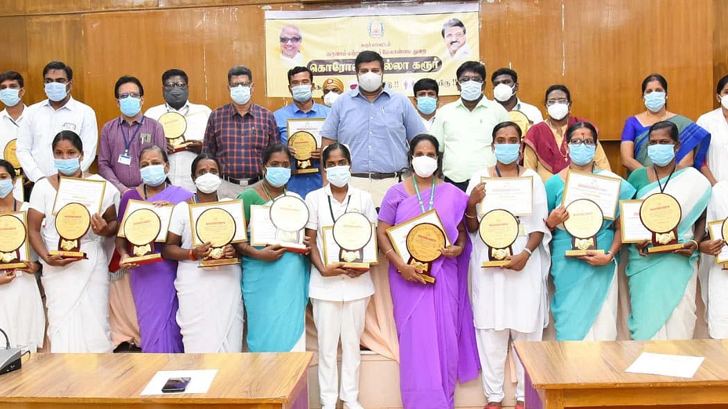 பரிசுபெற்ற செவிலியர்கள்