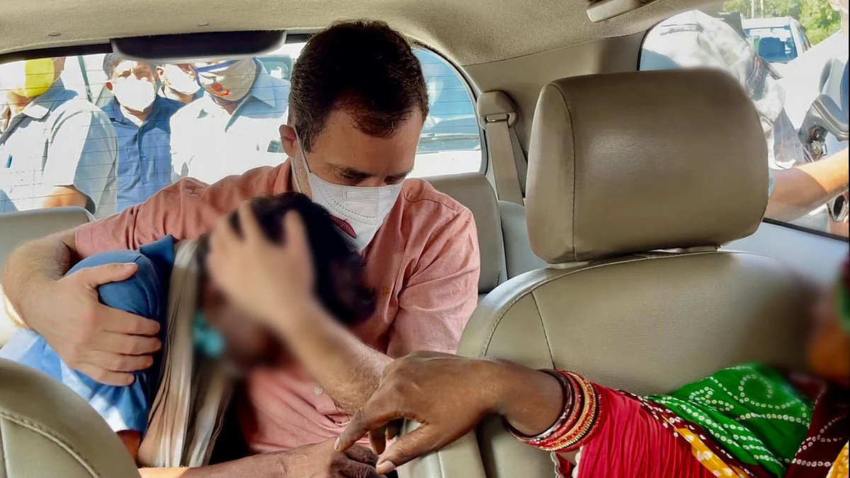 Rahul Gandhi with Victim's Parents