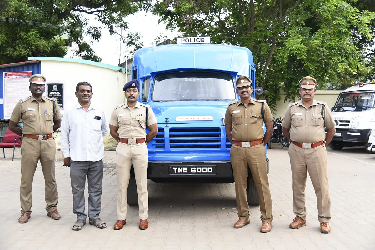 கோவை போலீஸ் வாகனம்