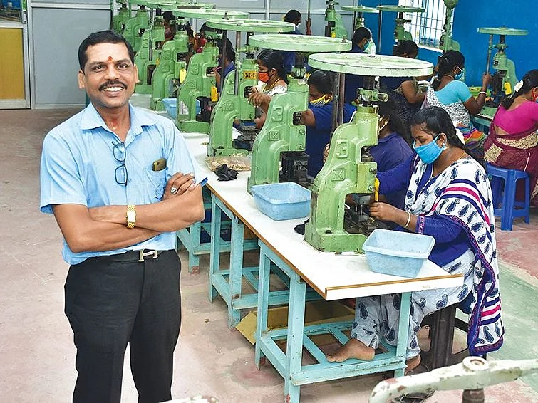 முதலீடு ரூ.50,000... டேர்ன்ஓவர் ரூ.5 கோடி... சாதித்த சலவைத் தொழிலாளி மகன்!
