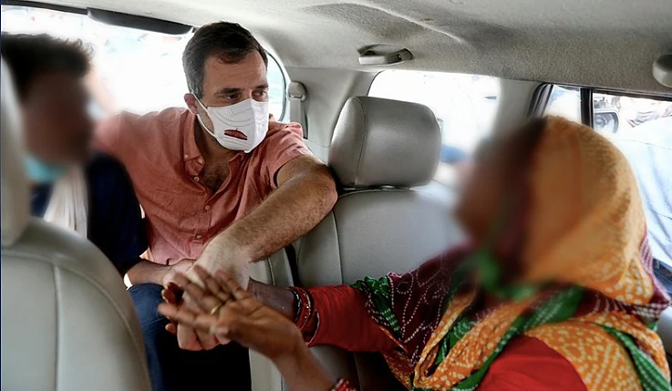 Rahul Gandhi with Victim's parents