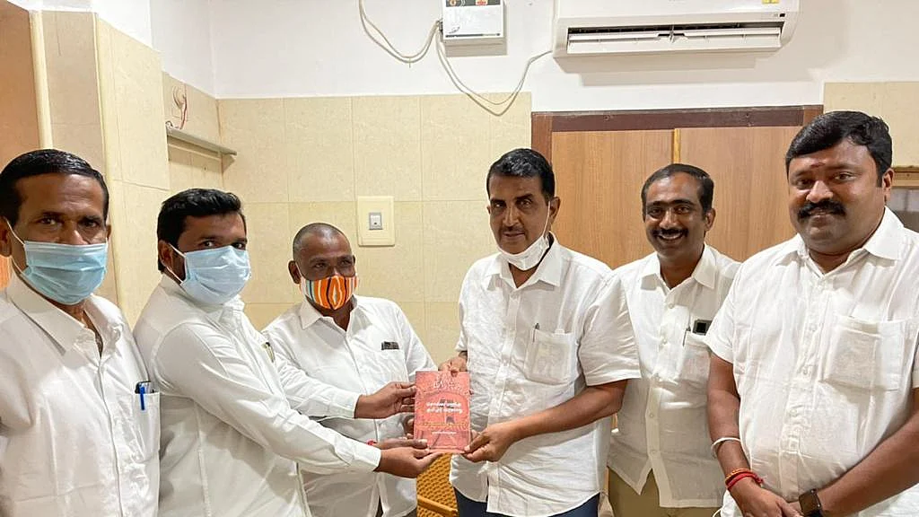 அரசு விருந்தினர் மாளிகையில் தி.மு.க நிர்வாகிகள்