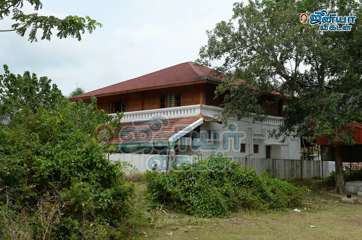 வேலுமணி & கோ கேரளா பண்ணை வீடு
