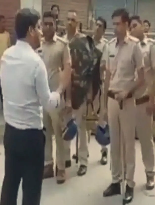 காவல்துறைக்கு உத்தவிடும் ஆயுஷ் சின்ஹா