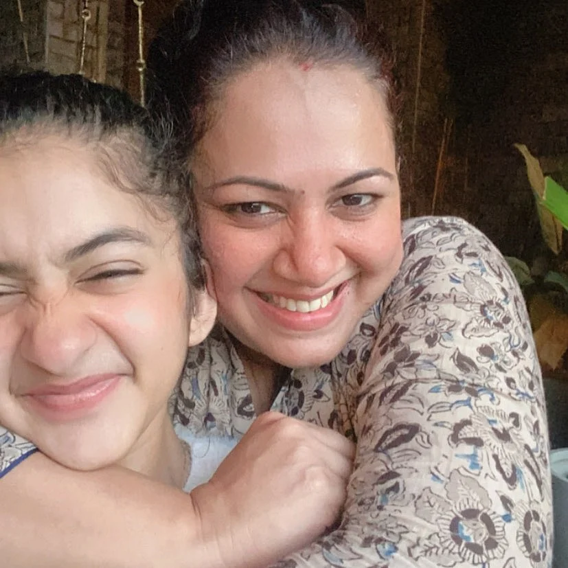 vj archana with her daughter