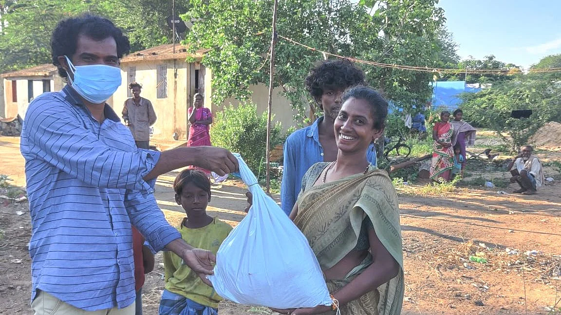 உதவி செய்த விகடன் வாசகர்