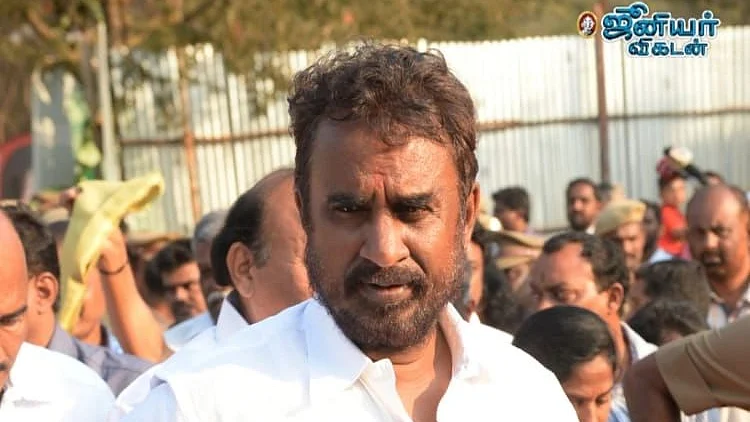 வேலுமணி