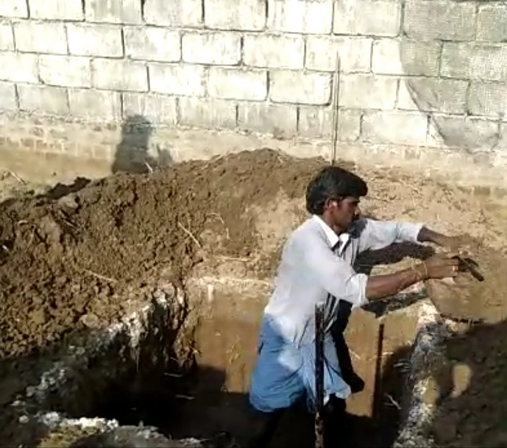 அஸ்திவாரம் தோண்டும் பணி