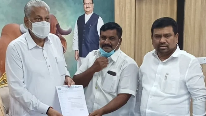 மத்திய மீன்வளத்துறை அமைச்சரிடம் கோரிக்கை மனு