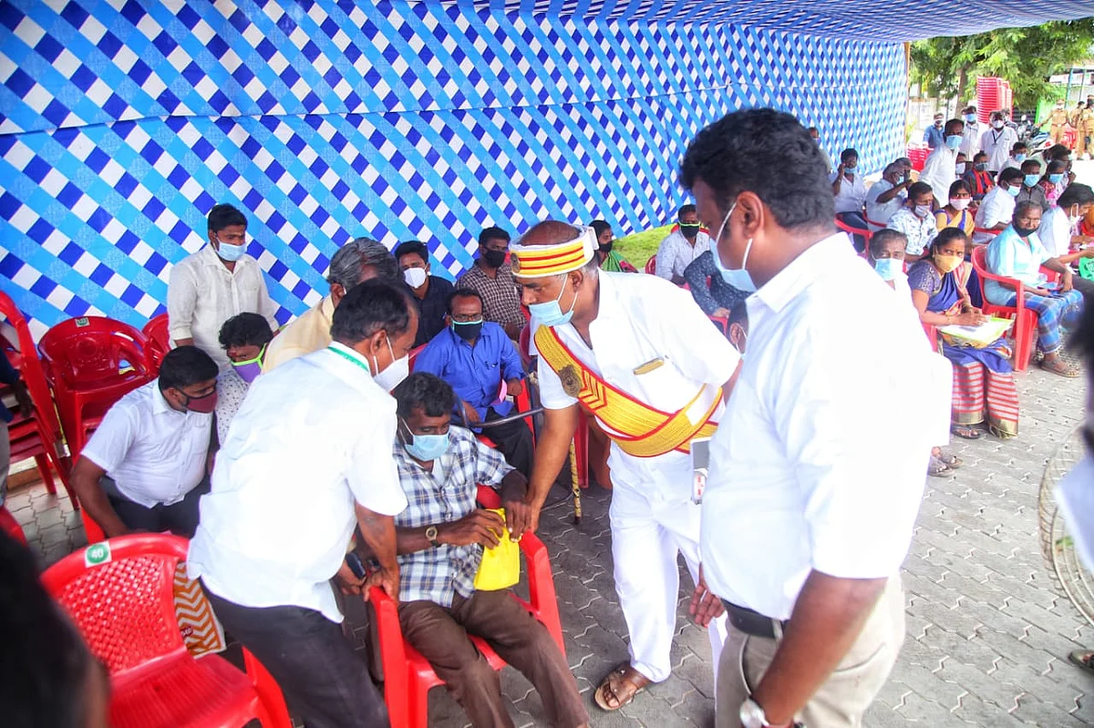மாநகராட்சி அலுவலகத்தில் நடைபெற்ற ஏலம்