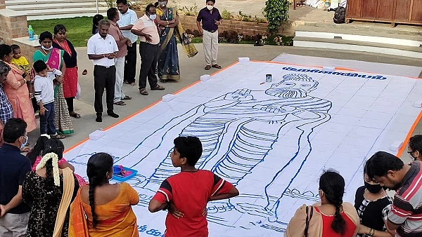 வரைந்து முடிக்கப்பட்ட திருவள்ளுவர் ஓவியம்