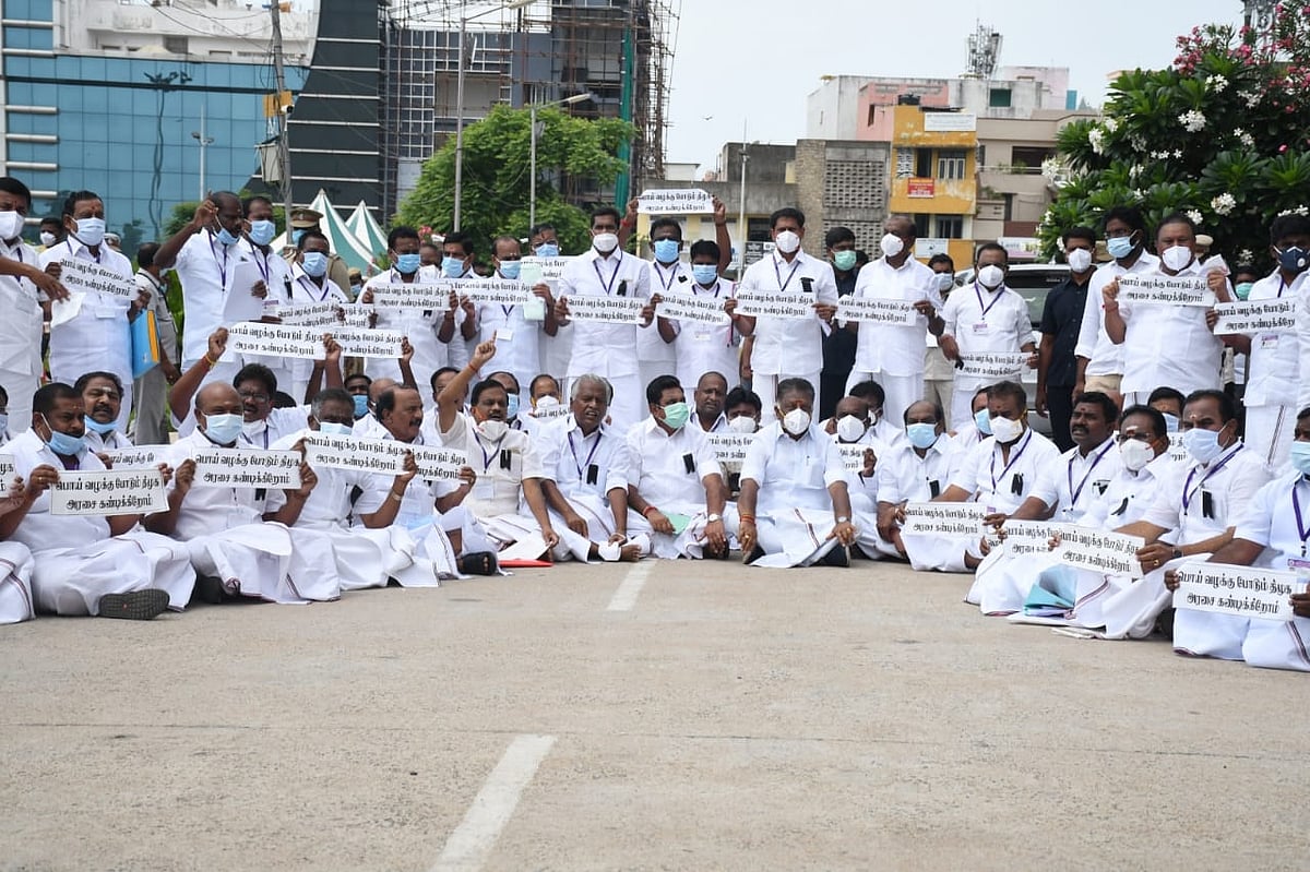 கொடநாடு விவகாரம்: அதிமுக வெளிநடப்பு ;`மடியில் கனம் இருந்தால்தான் வழியில் பயம் இருக்கும்!' - ஸ்டாலின் | ADMK walk out of TN assembly in Kodanadu issue - Vimarsana News