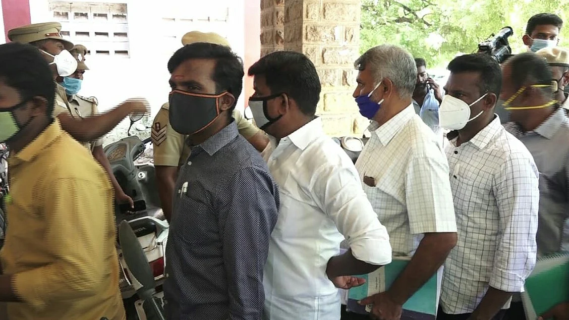 நீதிமன்ற விசாரணையில் ஆஜரான கைதுசெய்யப்பட்ட போலீஸார்