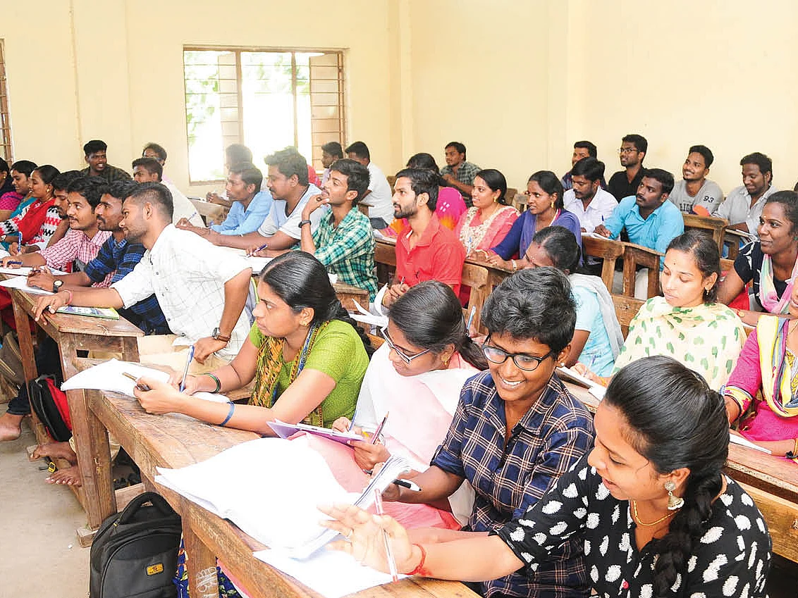 அரசுப்பணிக்கு ஆயத்தமாகலாம்!