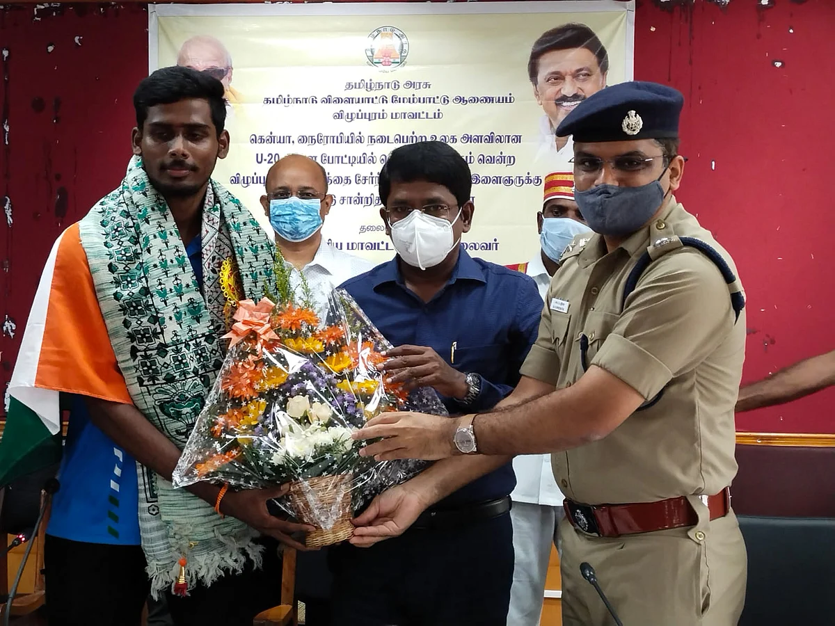 விழுப்புரம் மாவட்ட ஆட்சியர் மற்றும் எஸ்.பி உடன் பரத்