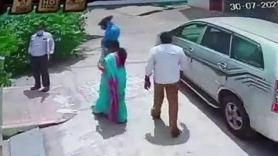 சி.சி.டி.வி கேமராவில் பதிவான காட்சி