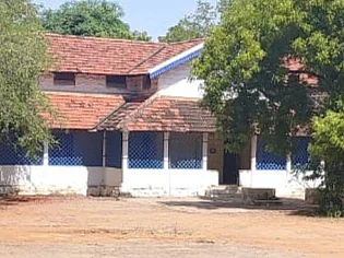 `பென்னிகுயிக் வாழ்ந்த இல்லத்தை இடித்து நூலகமா?' தி.மு.க vs அ.தி.மு.க; யார் சொல்வது உண்மை?