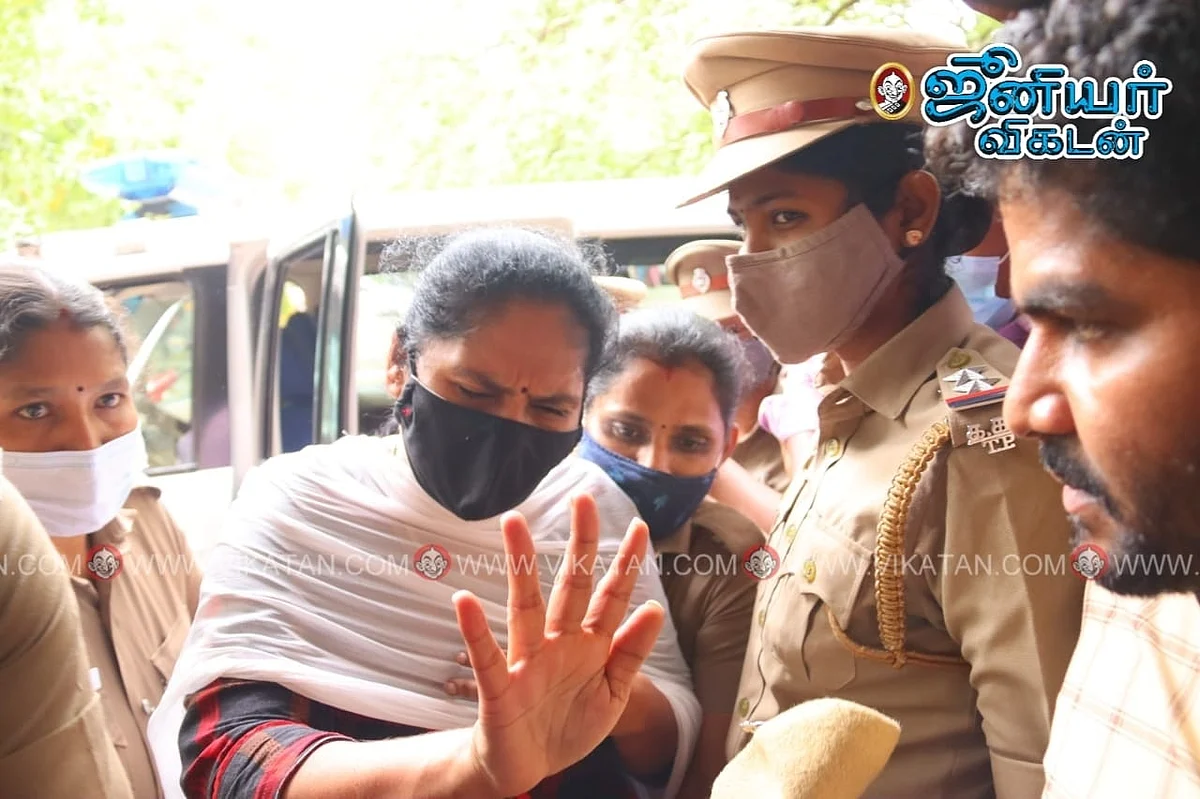 கைதுசெய்து அழைத்து வந்தபோது...