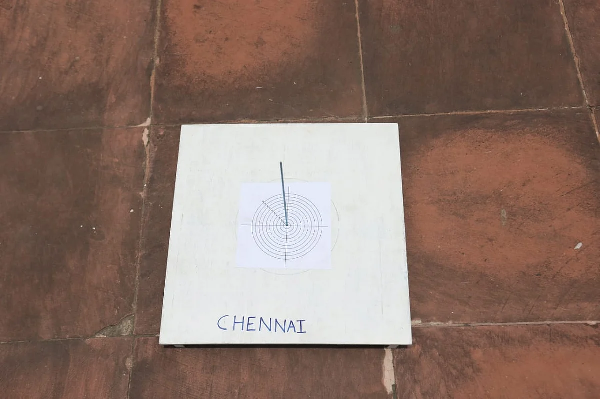 நிழலில்லா நாள்
