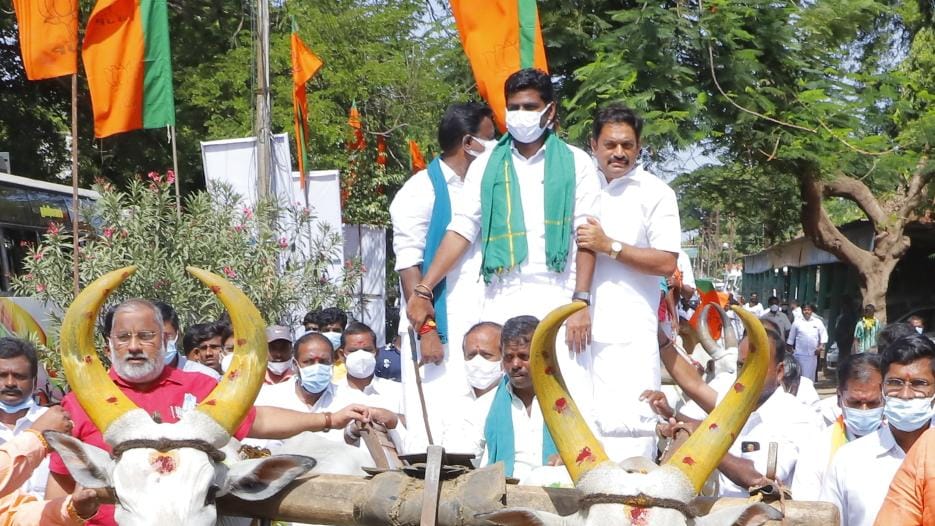 பாஜக-வைக் கொச்சைப்படுத்தினால், அவர்களின் பிசினஸில் கைவைப்போம்" - உண்ணாவிரத மேடையில் அண்ணாமலை | Tamilnadu BJP State Prestident Annamalai speech at Tanjore