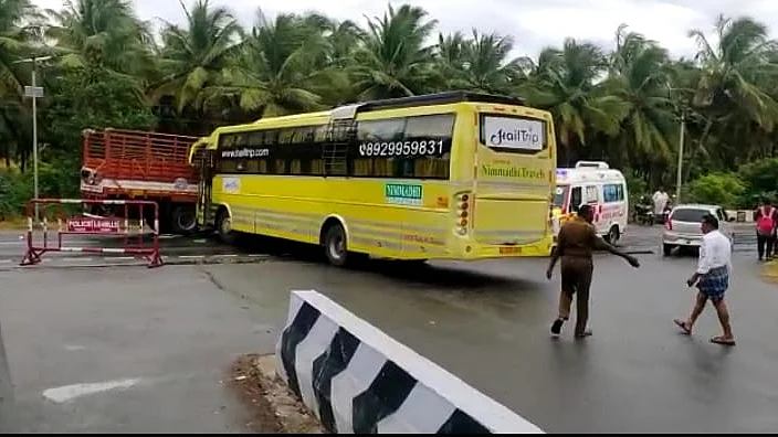 நேருக்கு நேர் மோதி விபத்து