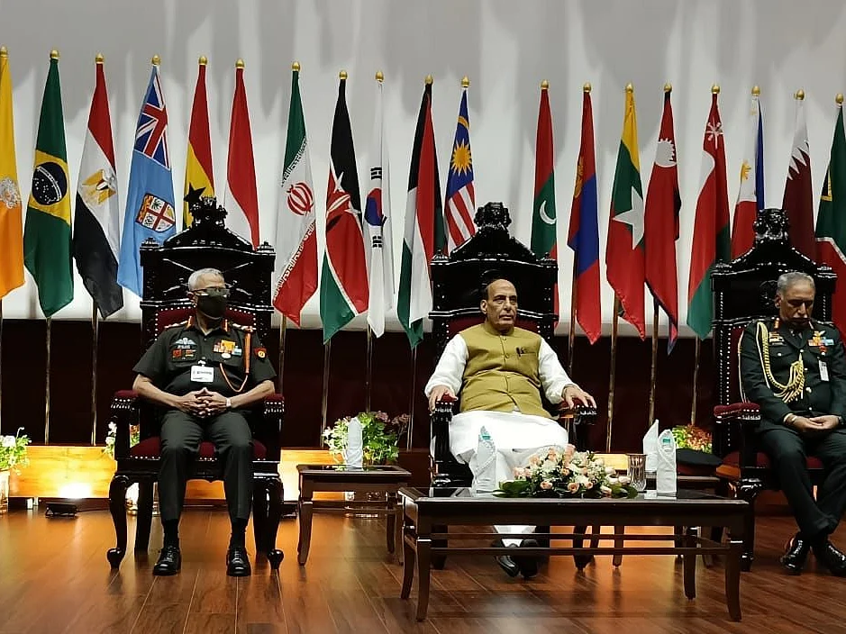 ``எல்லைகளில் சவால்கள் இருந்தாலும், நாட்டின் பாதுகாப்பில் எவ்வித சமரசமும் இருக்காது"- ராஜ்நாத் சிங்!