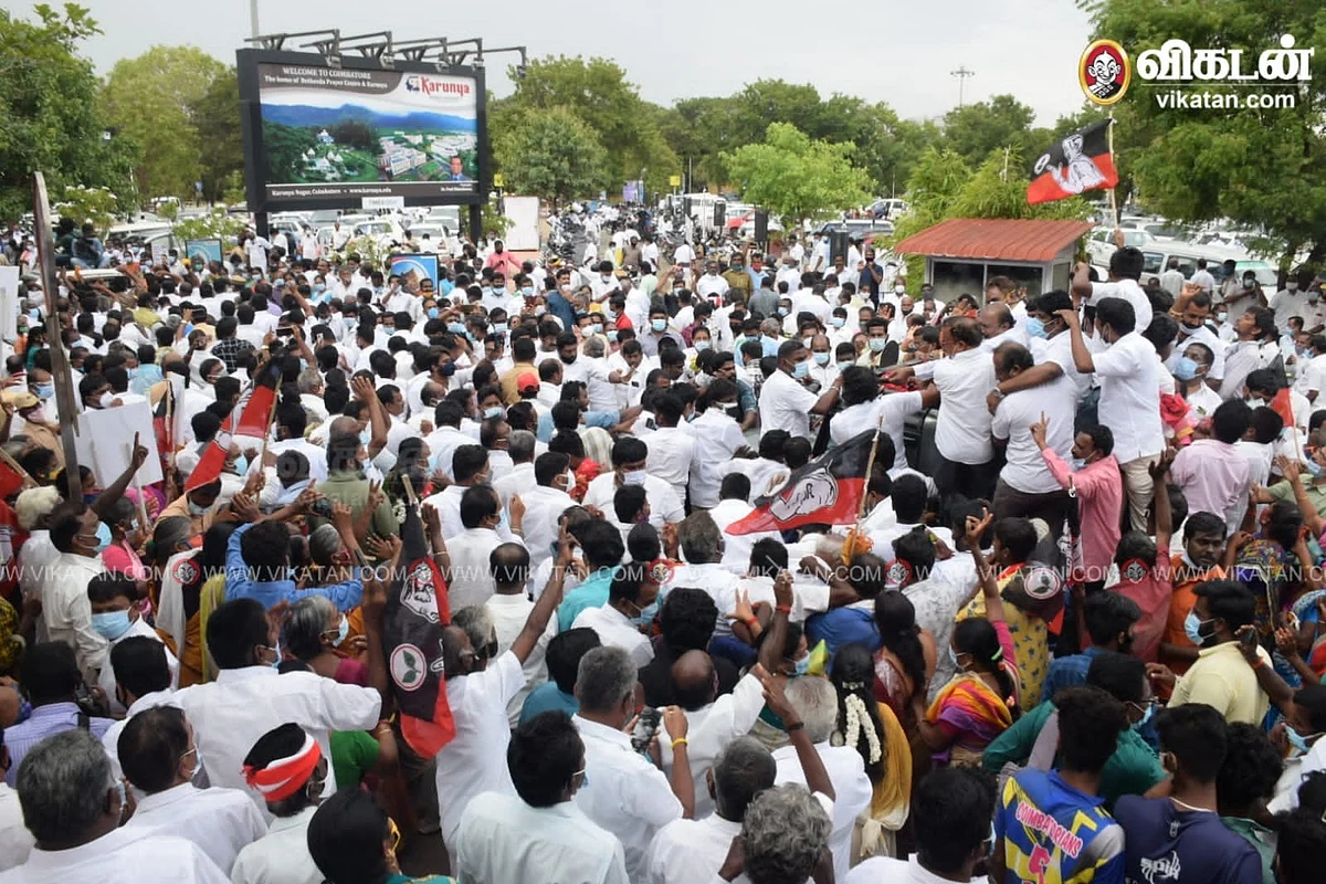 கோவை விமான நிலையம் - கூட்டம்
