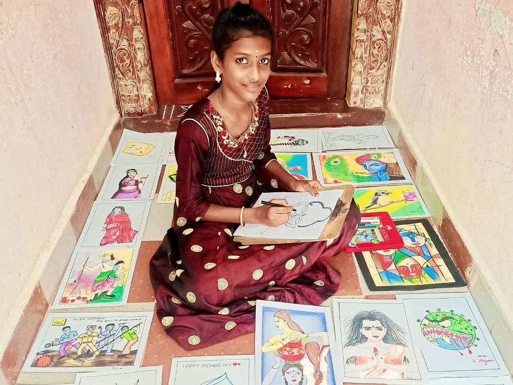 ``இது எனக்கு ஹாபி மட்டும் இல்ல; எதிர்காலமும்தான்!" - ஓவியத்தில் கலக்கும் அரசுப்பள்ளி மாணவி