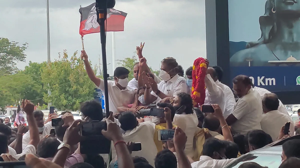 வேலுமணி