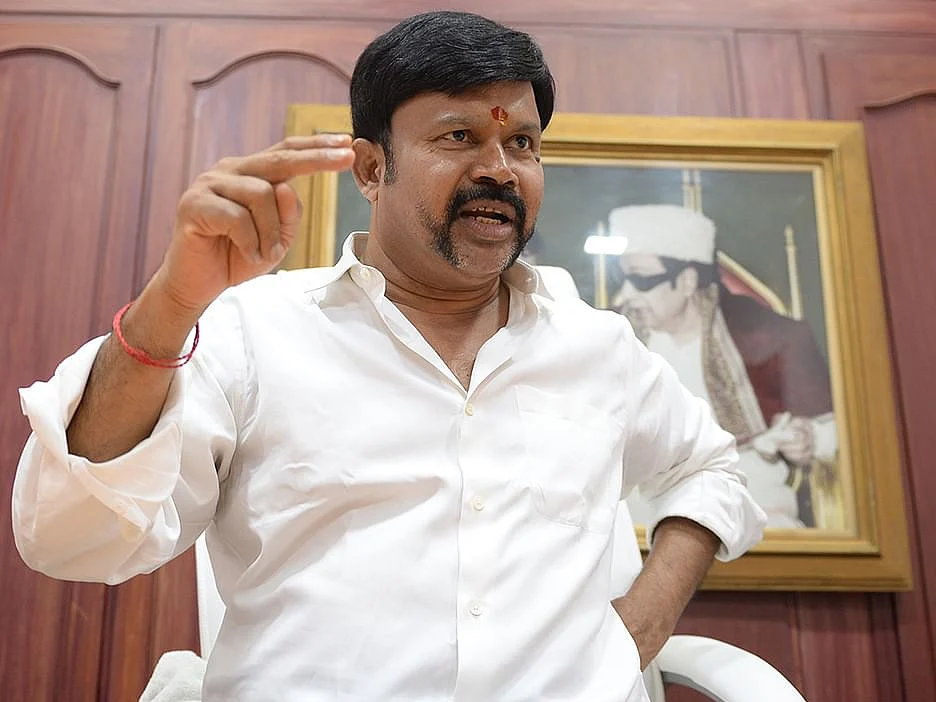 ''திமுக-வோடு ஓ.பி.எஸ்-ஸுக்கு 'டீலா, நோ டீலா'?'' - கேள்வி எழுப்புகிறார் கே.சி.பழனிசாமி