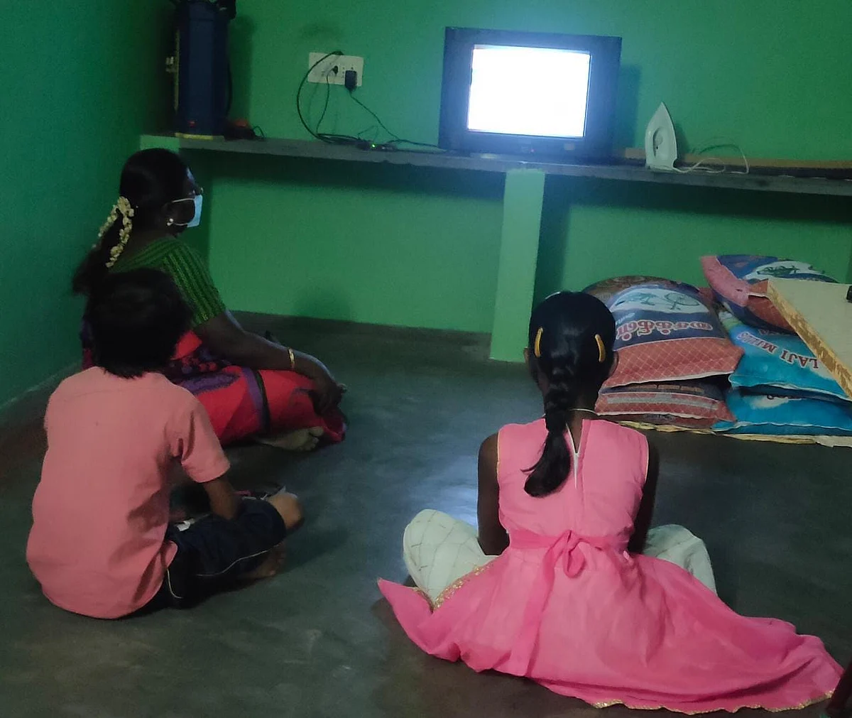 மாணவர்களின் வீட்டில் கலா
