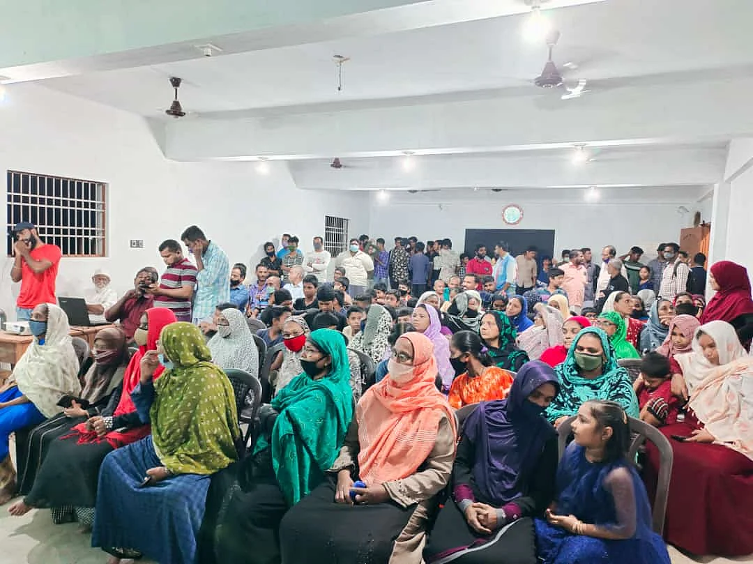 சமீஹா பர்வின் விளையாடுவதை அகண்ட திரையில் பார்க்க கூடிய மக்கள்