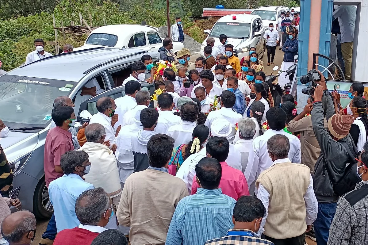 எடப்பாடி குடும்பத்தினரின் மிளகாய் வற்றல் யாகம் முதல் சி.விஜயபாஸ்கரின் நக்கல் வரை! -கழுகார் அப்டேட்ஸ்