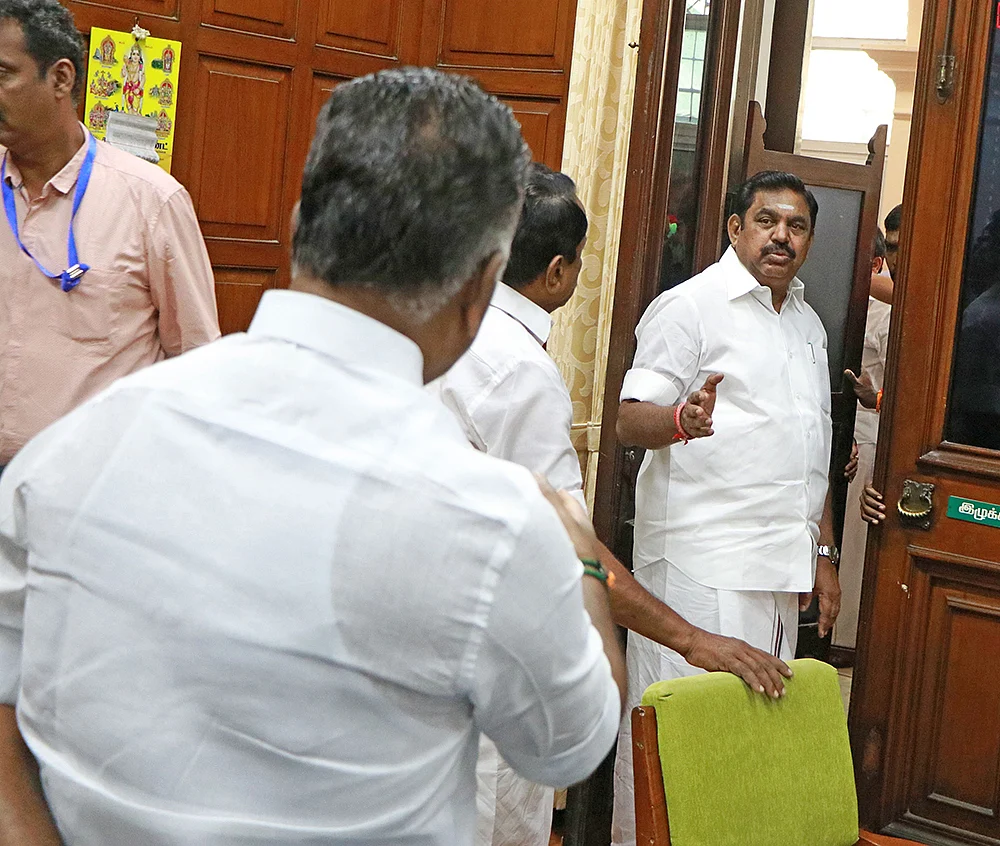 மிஸ்டர் கழுகு: நள்ளிரவில் நடந்த சமாதானப் படலம்!