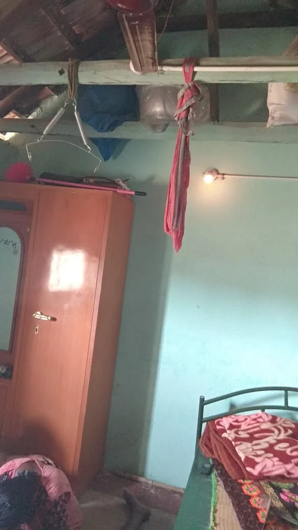 தூக்கிட்ட சேலை