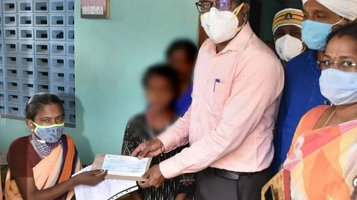 பெண்ணின் குடும்பத்துக்கு உதவிய கலெக்டர்