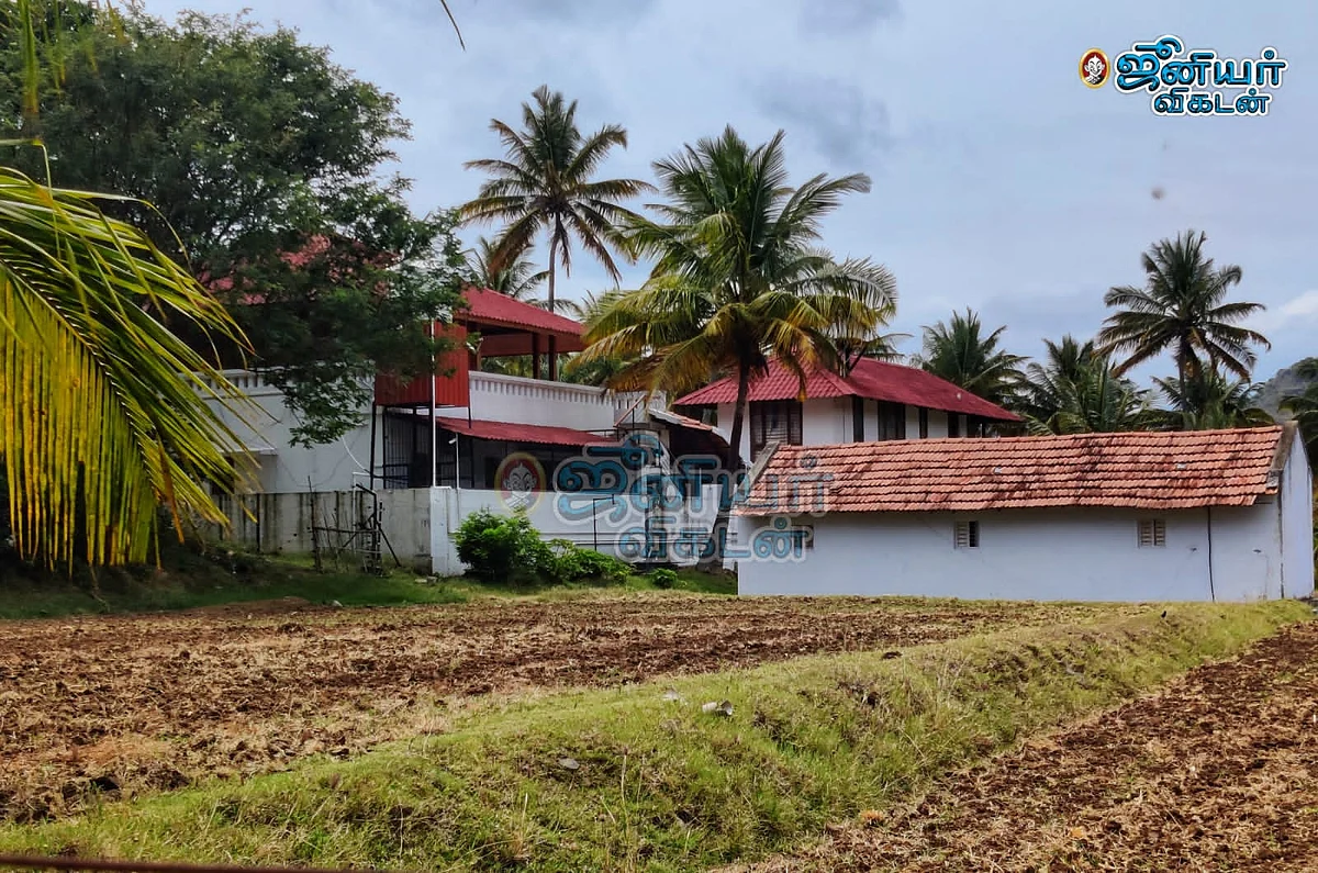 வேலுமணி & கோ கேரளா பண்ணை வீடு