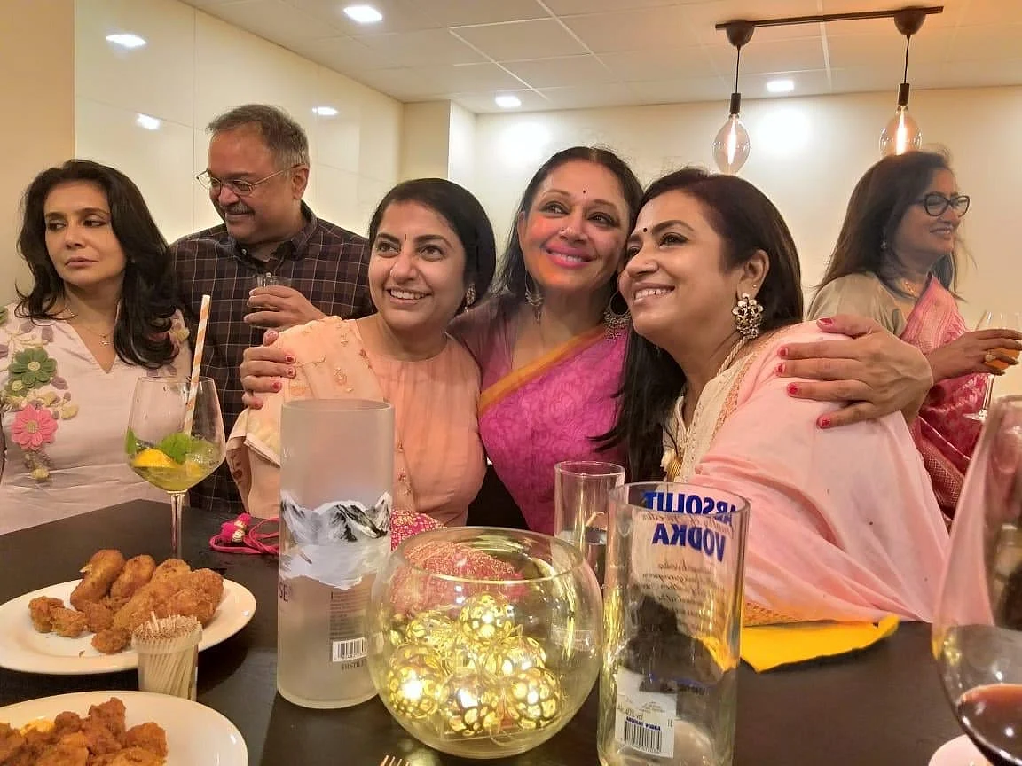 ''பியானோவோடு வந்து சர்ப்ரைஸ் கொடுத்த மணிரத்னம்... இது எங்க 60-ம் கல்யாணம்!'' - நெகிழும் சுஹாசினி