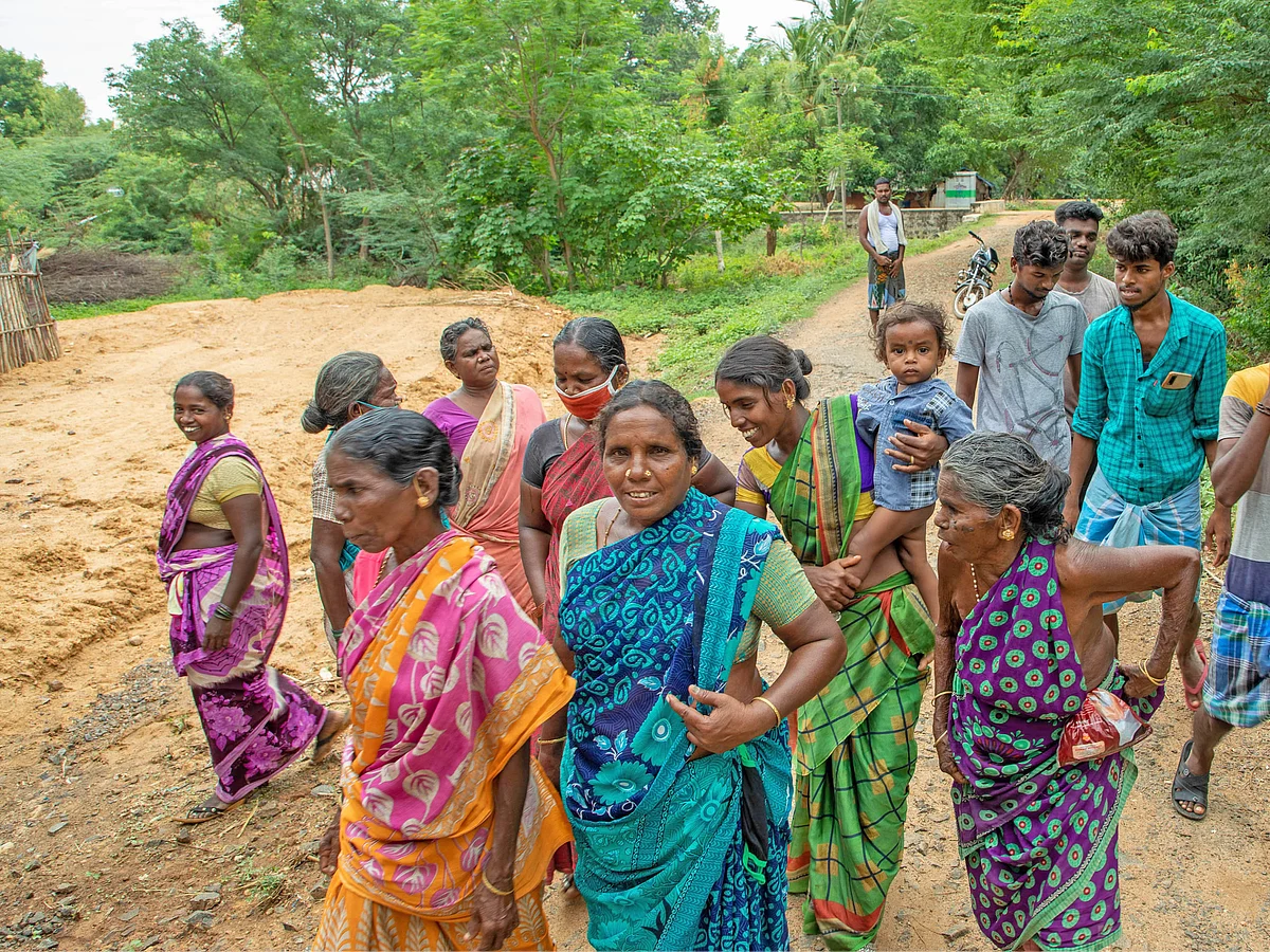 “எங்க ஊருக்கு ஒரு பஸ் விடுங்க சாமீ..!”