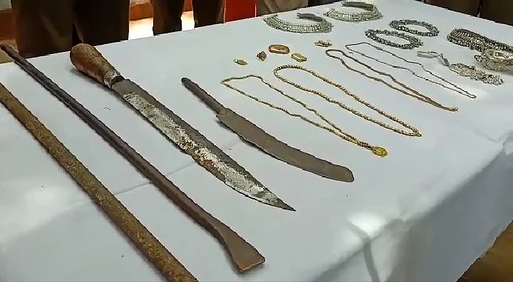 பறிமுதல் செய்யப்பட்ட பொருள்கள்