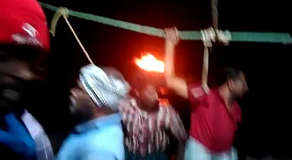 படகு விபத்தில் உயிர் தப்பிய மீனவர்கள்