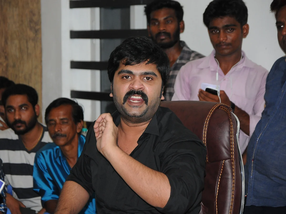 ''தொலைபேசி வாயிலாக உறவு கொண்டோம்!'' - சிம்புவின் அறிக்கையும், அணிகள் உருவாக்கமும் சொல்வது என்ன?