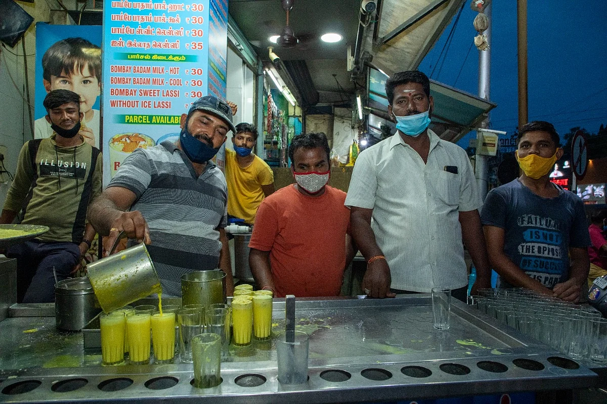 பாம்பே பாதாம் பால் கடை