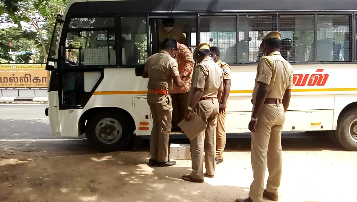 போலீஸ்