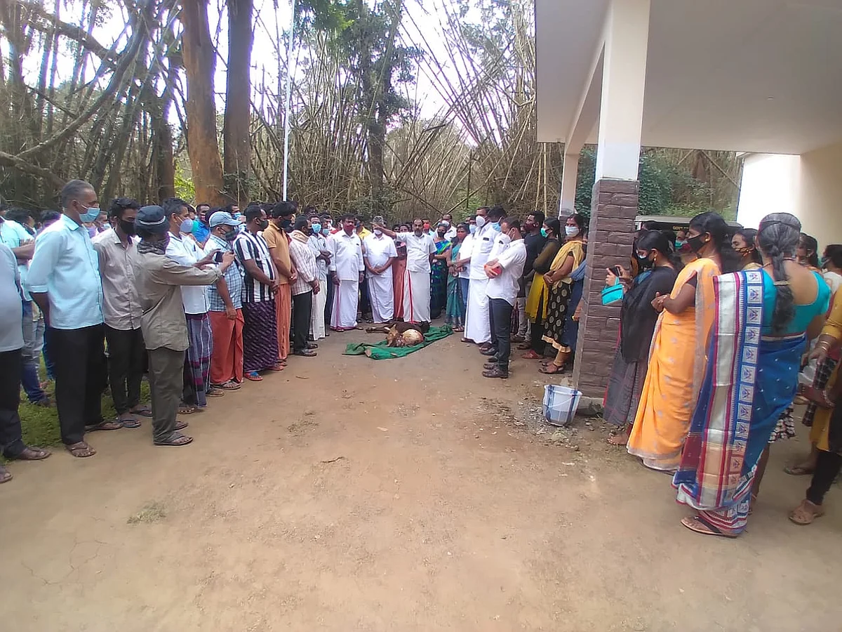 முற்றுகையிட்ட மக்கள்