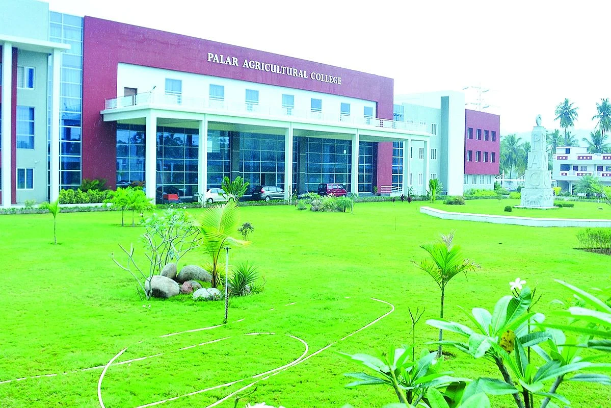 வீரமணிக்குச் சொந்தமான வேளாண் கல்லூரி